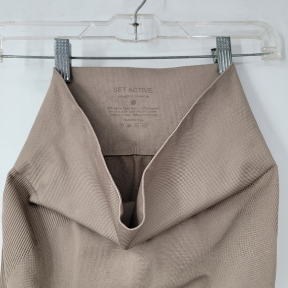 SET Active Leggings Size Medium Stardust Canoe Sand Taupe Minimalist Neutral - Picture 7 of 16